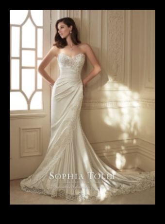 Chic Simplicity: Μοντέρνα νυφική ​​ενδυμασία που αποκαλύφθηκε