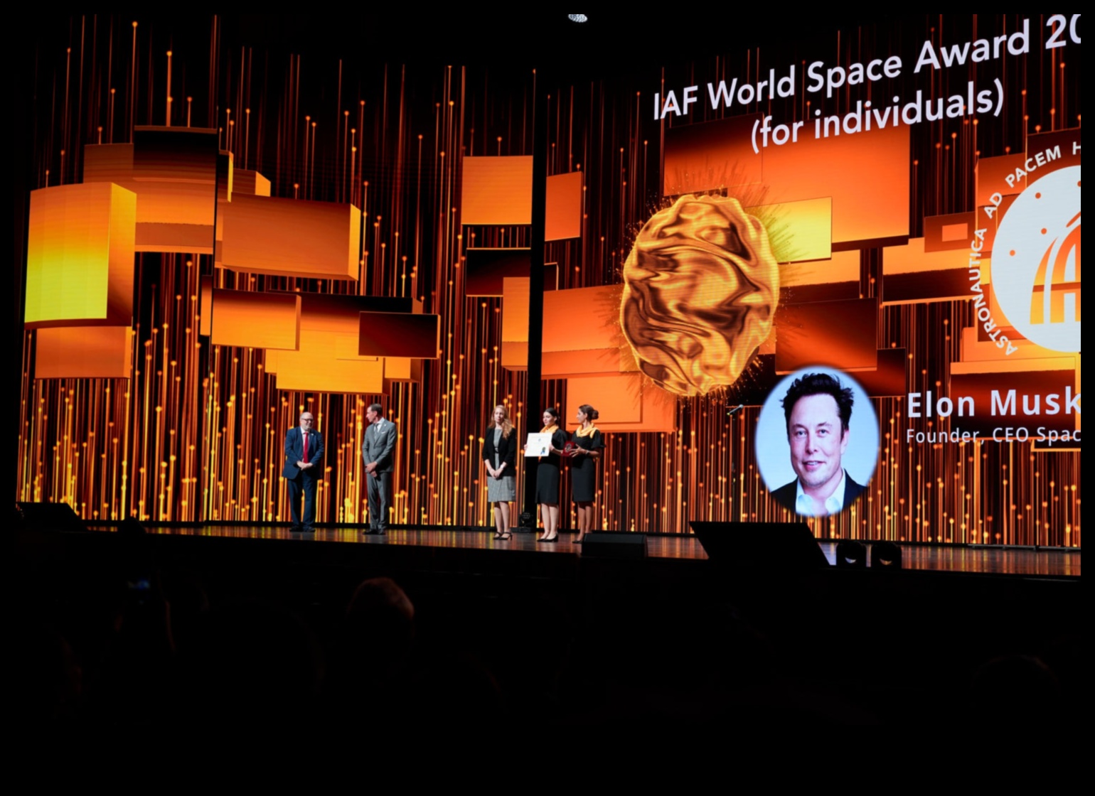 Astronautical Triumphs Μια γιορτή για τα μεγαλύτερα επιτεύγματα της ανθρωπότητας στο διάστημα 2 Astronautic Triumphs: Celebrating Achievements in Space