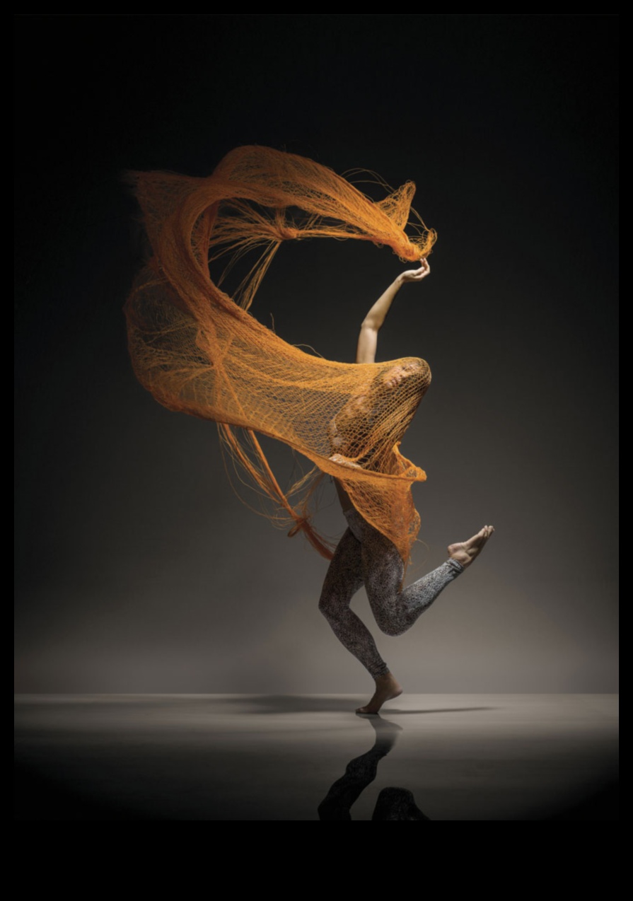 Εφήμερη ομορφιά που καταγράφει στιγμές στην εκφραστική τέχνη του σώματος 2 Ephemeral Beauty: Capturing Moments in Expressive Body Art