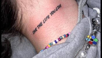 Whispers of Ink: Secrets Told on Your Daring Chic Μοναδικά κομψά ψηφία