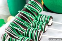 Lucky Shamrock Marshmallow Pops