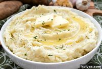 Velvety Roasted Garlic Mash