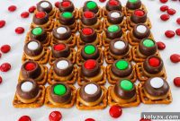 Holiday Caramel Pretzel Delights