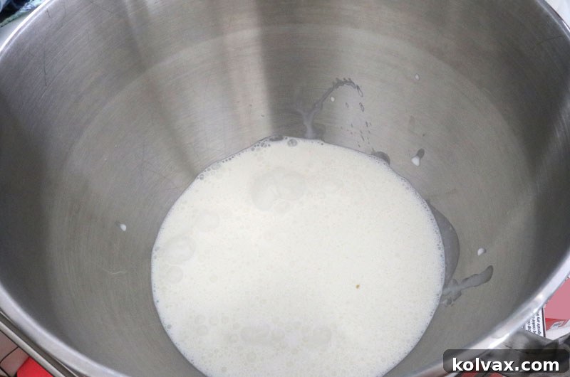 Prepare a Chilled Mixing Bowl for Whipped Cream Frosting