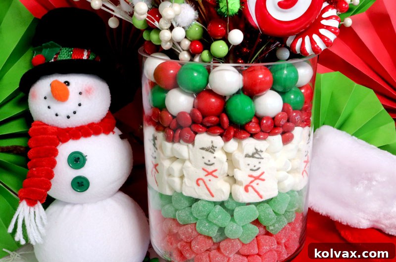 Stunning DIY Christmas Candy Centerpiece - A festive decoration that combines delicious treats with beautiful holiday flowers. Learn how to create this easy and fun edible Christmas craft to adorn your holiday table. Get inspired with unique Christmas decoration ideas!