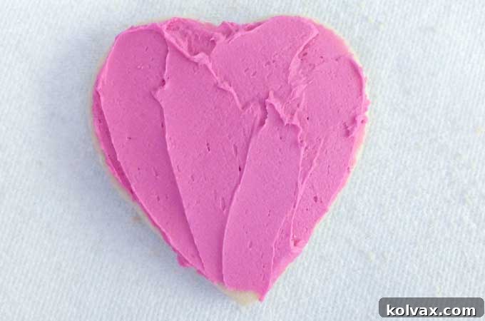 How to frost heart-shaped sugar cookies with buttercream